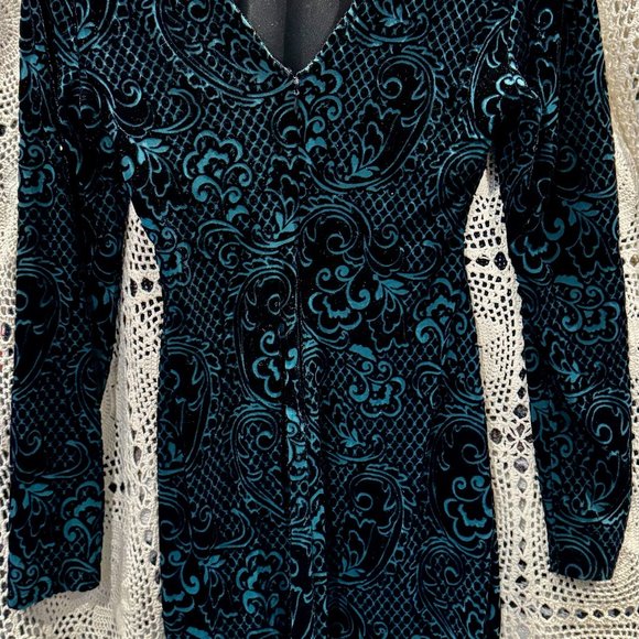 GUESS L.A  (8) TEAL/BLACK VELVET DAINTY LACE DESIGN DRESS - Picture 2 of 5
